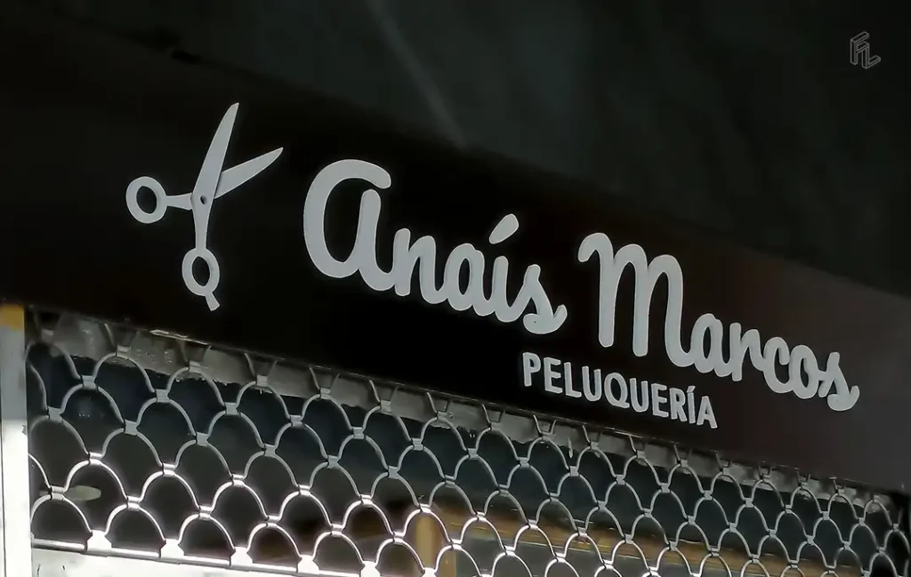 Rótulo bandeja y letras pvc