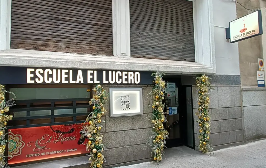 bandeja calada con letras en metacrilato Madrid