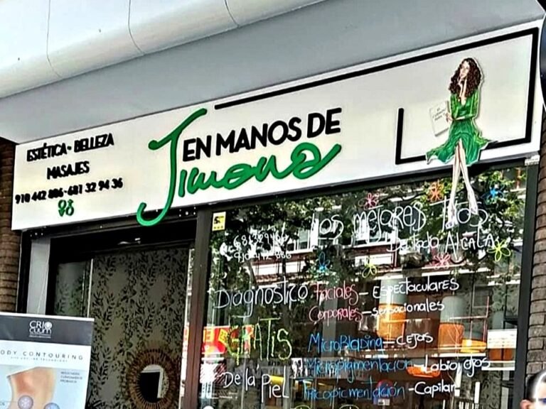 Letras corpóreas recortadas en PVC lacadas a color instaladas en Madrid